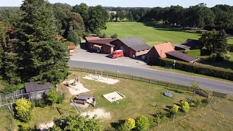 Spielplatz mit Schützen- und Feuerwehrhaus Ottingen
